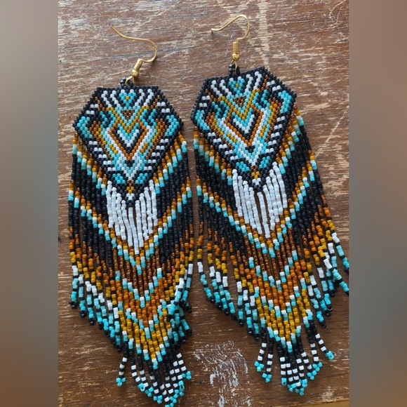 Hand beaded earrings - Picture 7 of 12